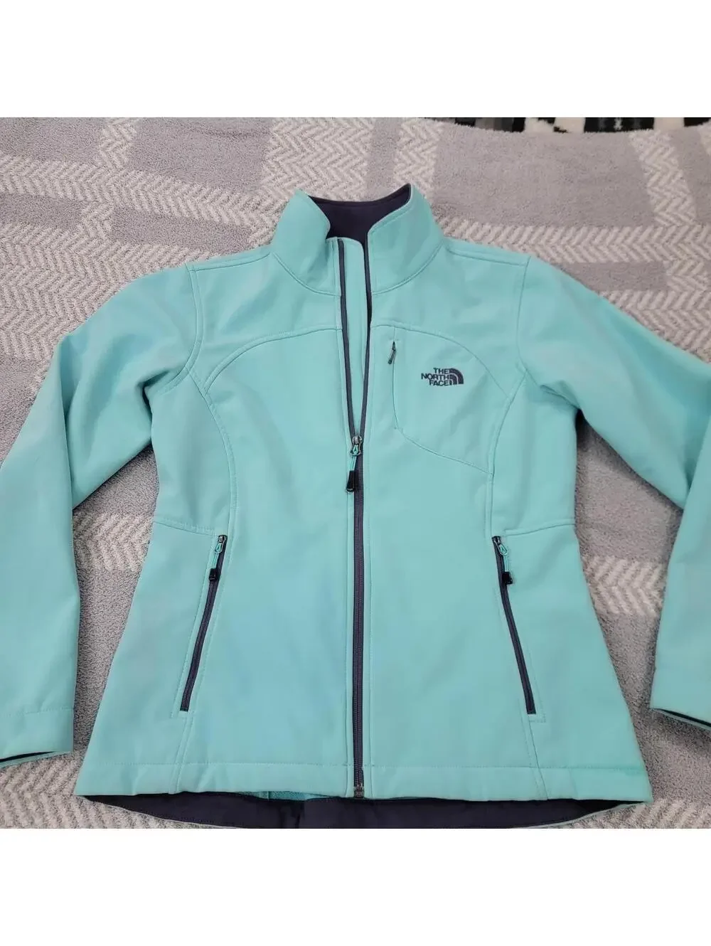 The North Face blue & green jacket #outdoor #hiking